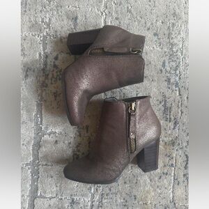 Elegant Greyish Brown Ankle Boots